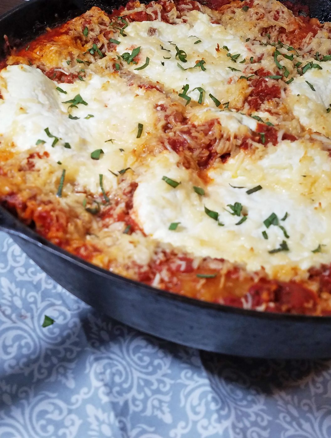 A direct and quick dinner recipe using one pot! Try this Melt in your Mouth Skillet Lasagna recipe via Bekob.com