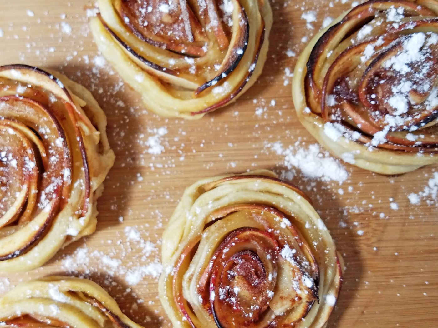 mini apple shaped rose pies 1