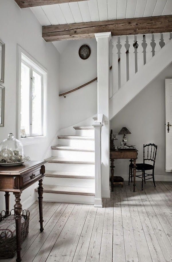 whitewashed floor, mixing wood tones @Bekob
