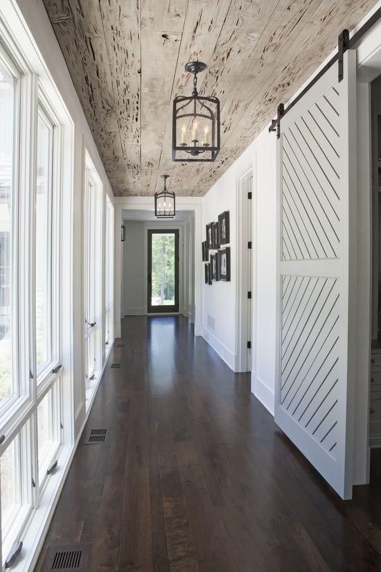 rustic hallway, mixing wood tones @Bekob