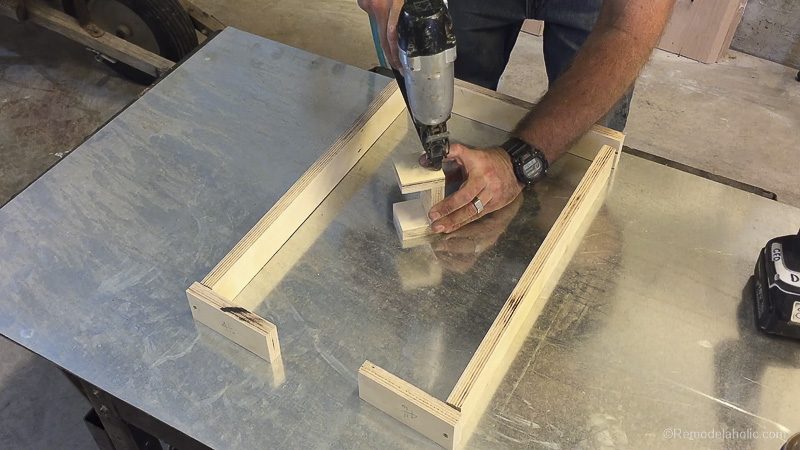 how to make a concrete bench with redwood seat