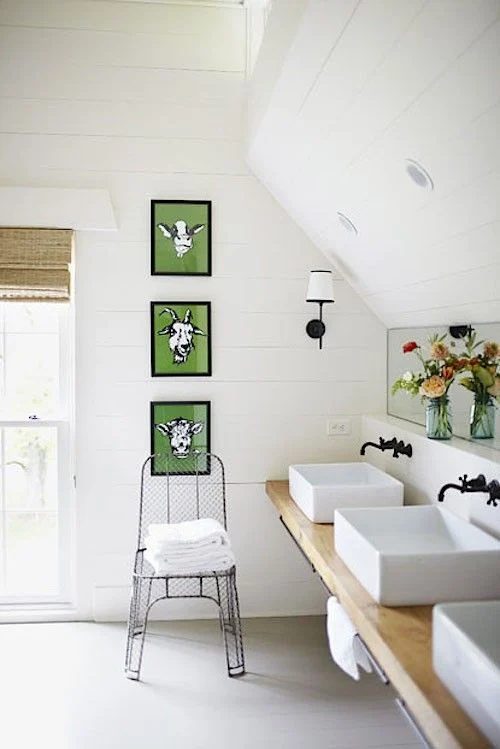modern farmhouse bathroom