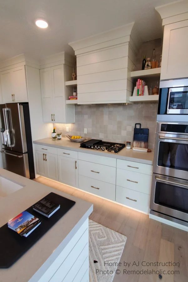 White Modern Farmhouse Kitchen options Range Hood Tile Backsplash, SG22 H26 Bekob