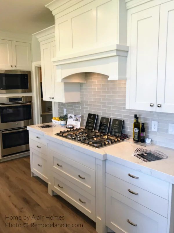 White Modern Farmhouse Kitchen options Subway Tile UV18 H24 Bekob