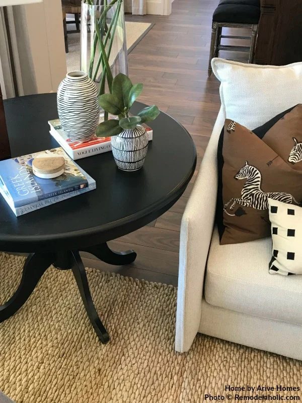 Black And White Decor For A Modern Clean Look In Living Room, Arive Homes And Brandalyn Dennis Design, 2018 Utah Valley Parade Of Homes, Featured On Bekob