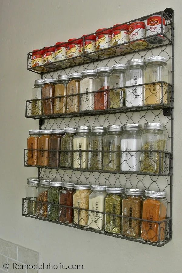 Farmhouse Spice Rack With Custom Printable Labels #Bekob