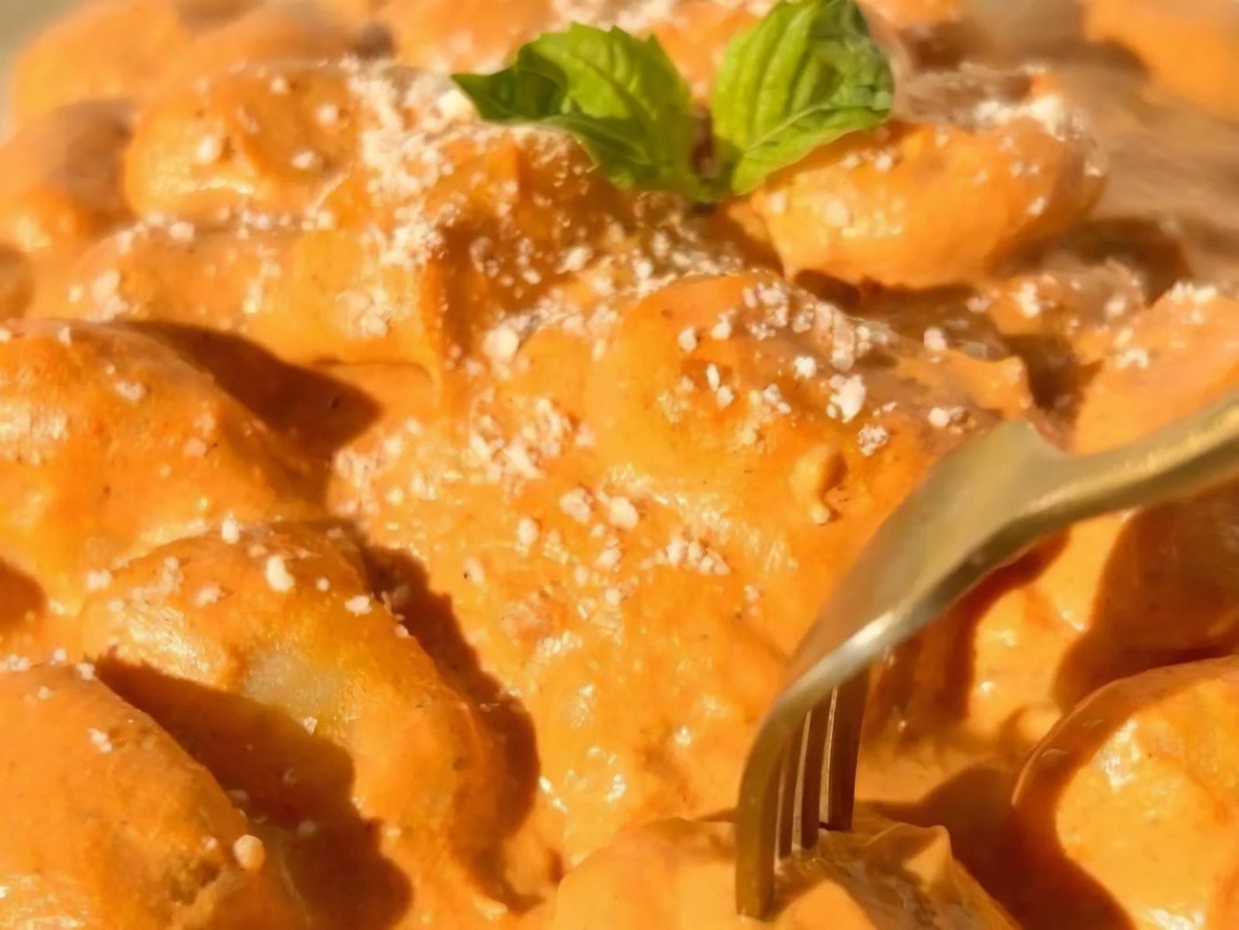 10 Roasted Red Pepper Sauce1 E1654449195886 679x1024 061424