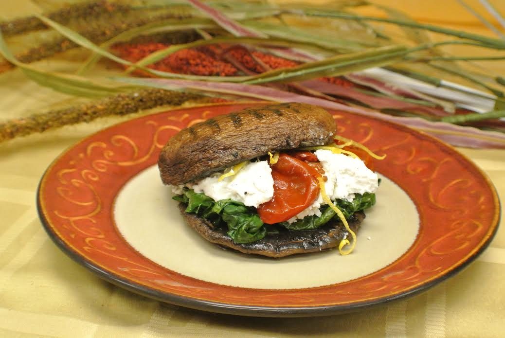 Mushroom Burger | FOODIEaholic.com #recipe #cooking #vegetarian #grill #burger #mushroom