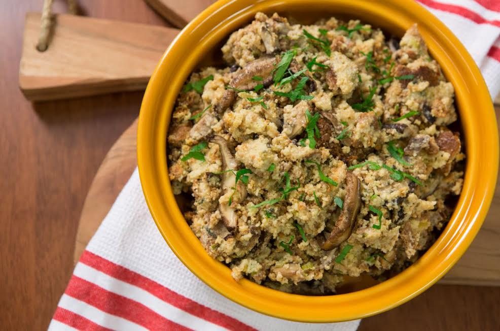 Mushroom Stuffing | FOODIEaholic.com #recipe #cooking #holiday #appetizer #stuffing #dressing #mushroom #Thanksgiving #cornbread