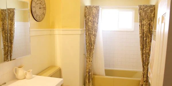 Mustard Yellow Tub and Toilet…