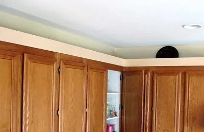 10 Create a staggered cabinet look using crown molding, by My Uncommon Slice of Suburbia featured on @Bekob