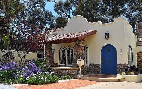 Neutral Southwest Desert Curb Appeal options on Bekob.com