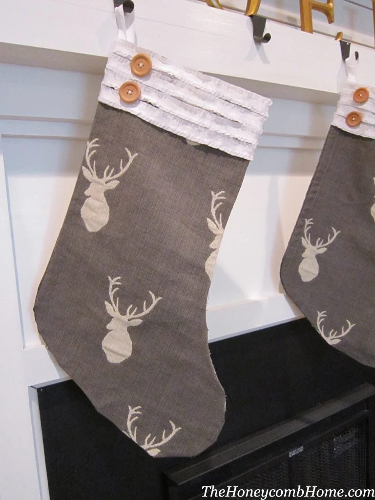 Handmade no sew stockings for Christmas - The Honeycomb Home on @Bekob
