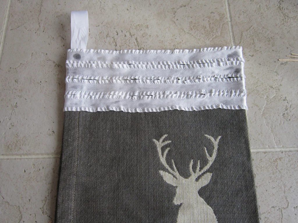 add ruffles to no sew stockings - The Honeycomb Home on @Bekob