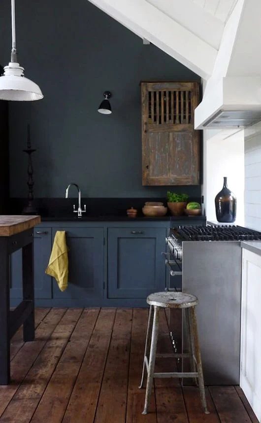 Dark Kitchen Inspiration