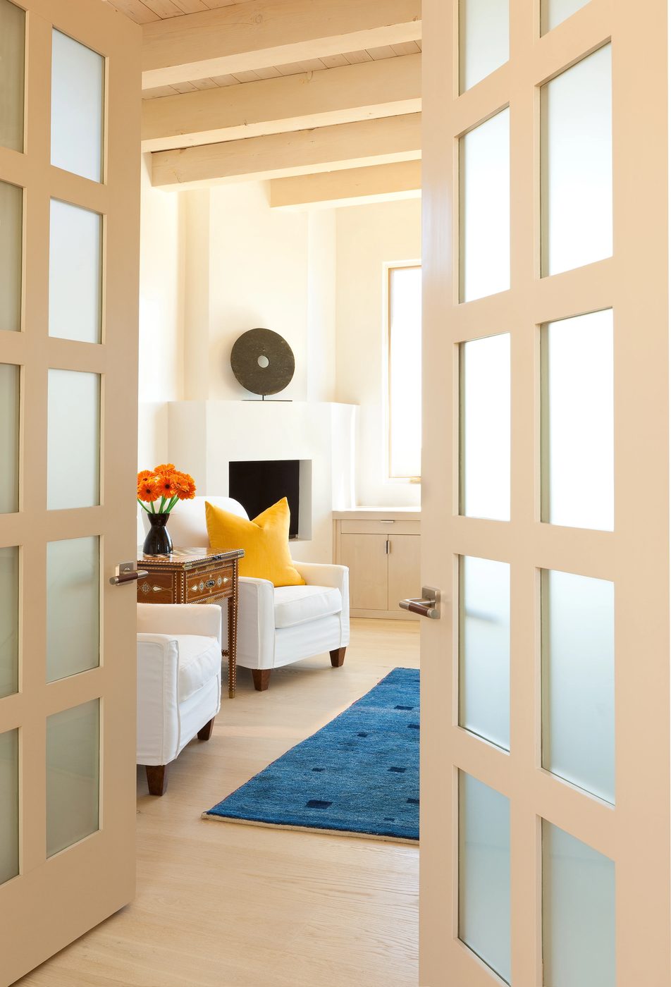 Tips for creating open and airy spaces | by Violante & Rochford Interiors, photo credit © Wendy McEahern