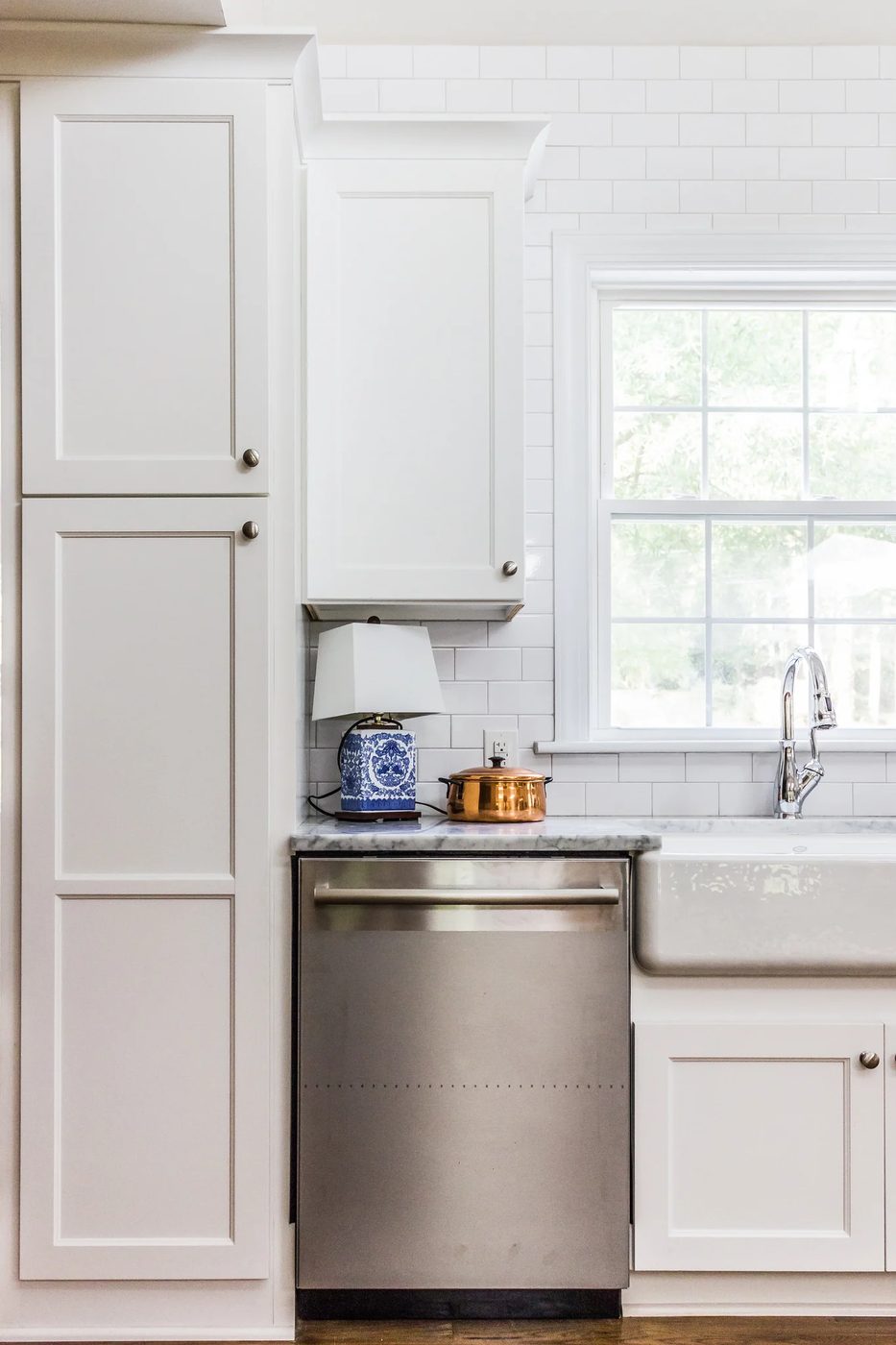 9 white kitchen with shaker cabinets and marble countertops, Cobblestone DG on Bekob