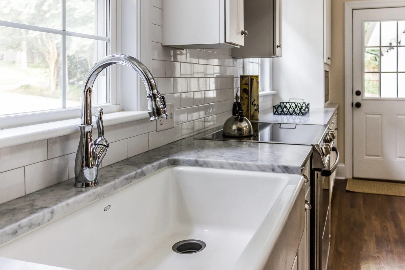 8 open kitchen with marble countertops, Cobblestone DG on Bekob