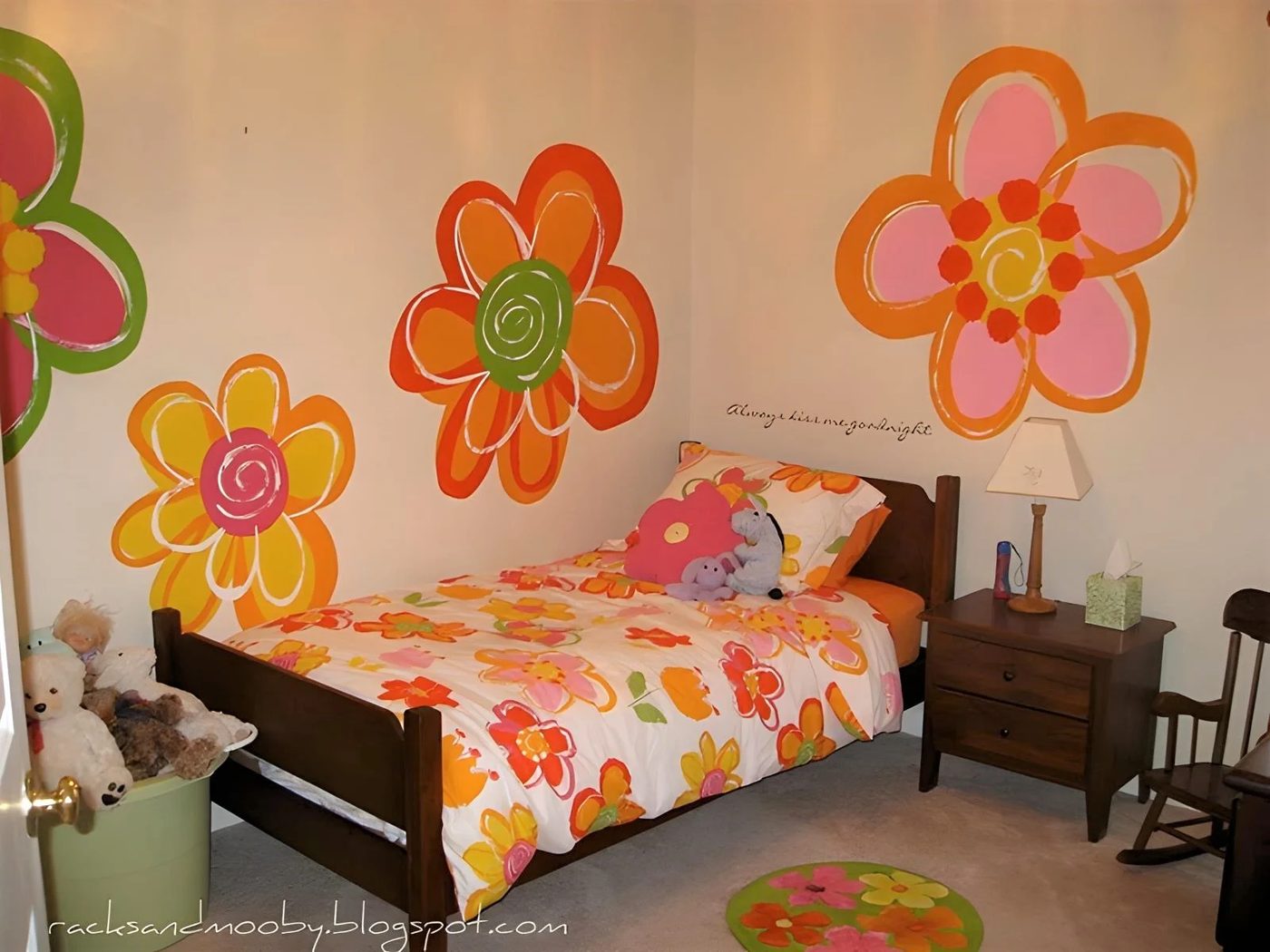 Big Girl Room With Hand Painted Flowers 015358