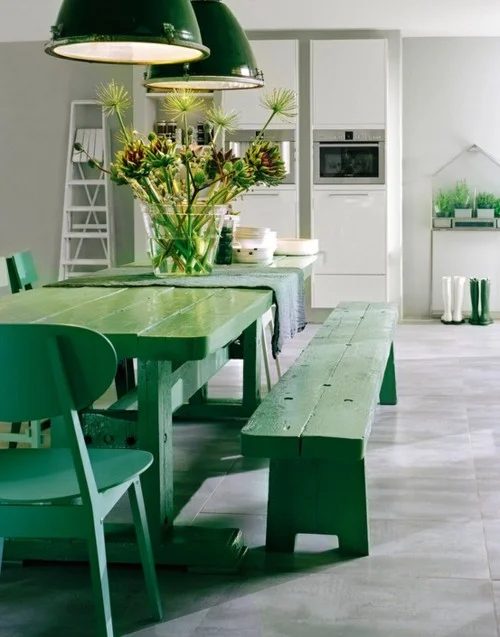 Glitter Guide green table
