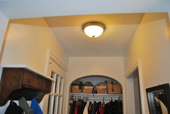 2 walkthrough for painting a patterned ceiling, by The Sweetest Digs featured on @Bekob