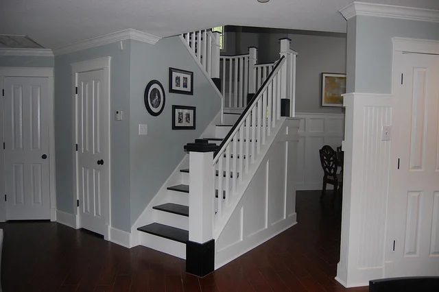 painted-wood-stair-remodel-Classic-Style-Home-on-Bekob-600x399