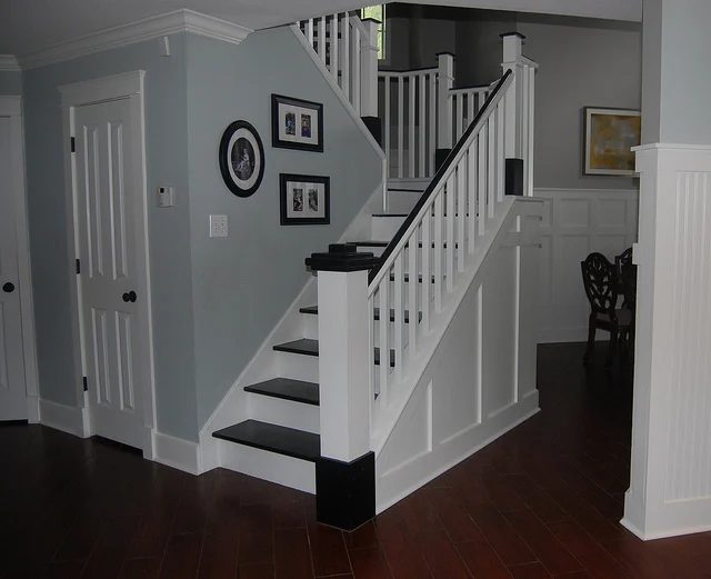 wooden-stair-remodel-after-painting-600x488