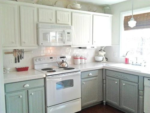 white kitchen feature