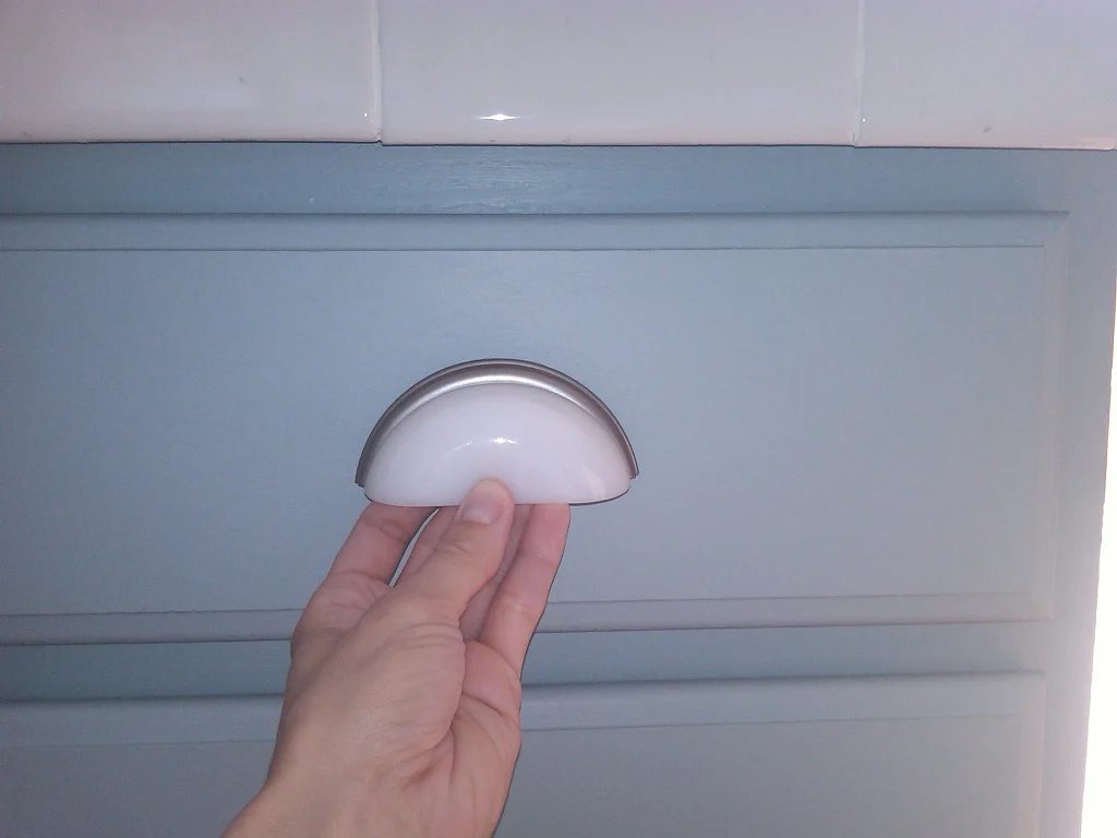 7 White drawer pulls for gray painted cabinets, Mom and Her Drill featured on @Bekob