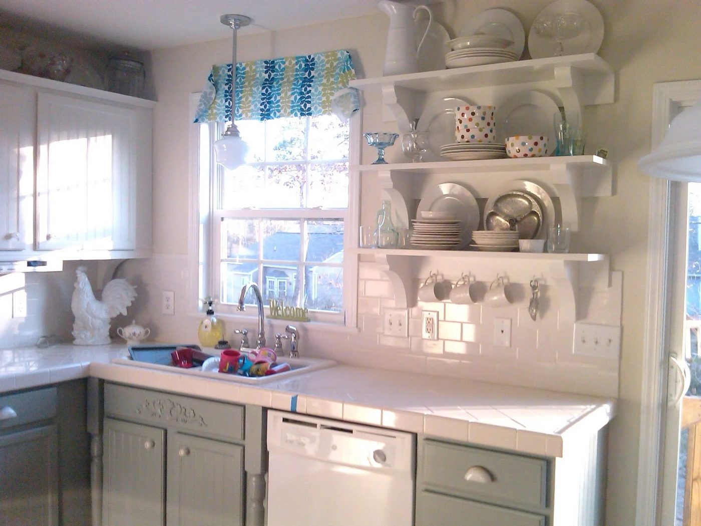 5 Kitchen cabinets, oak to painted white, Mom and Her Drill featured on @Bekob