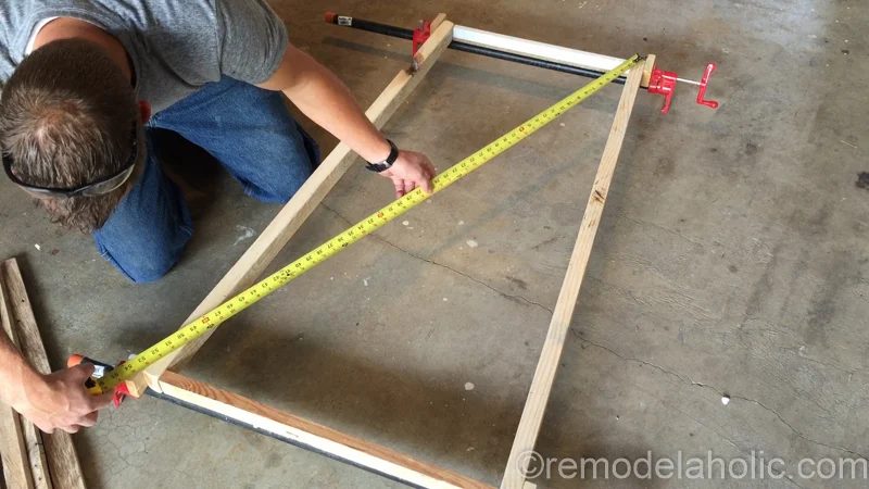 rustic-pallet-wood-blanket-ladder-13