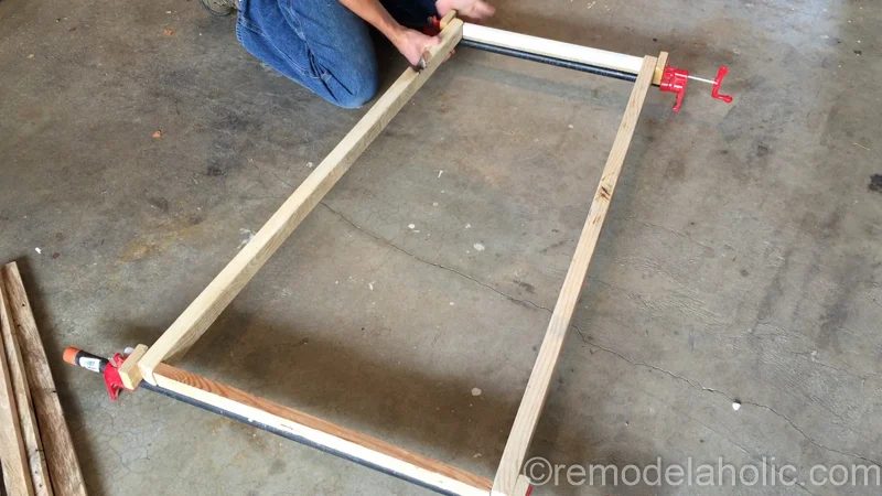 rustic-pallet-wood-blanket-ladder-11
