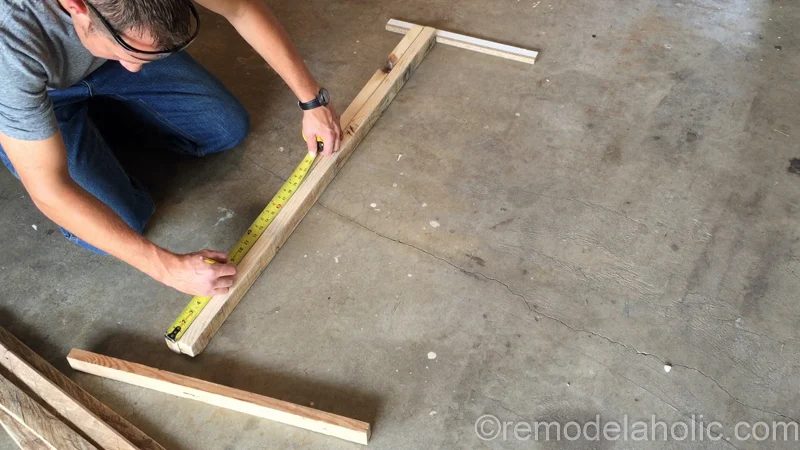 rustic-pallet-wood-blanket-ladder-16