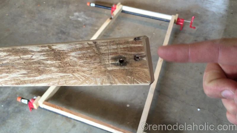 rustic-pallet-wood-blanket-ladder-19
