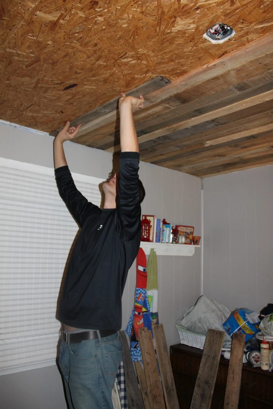 How to install a Handmade rustic wood ceiling by Maple Leaves and Sycamore Trees featured on Bekob