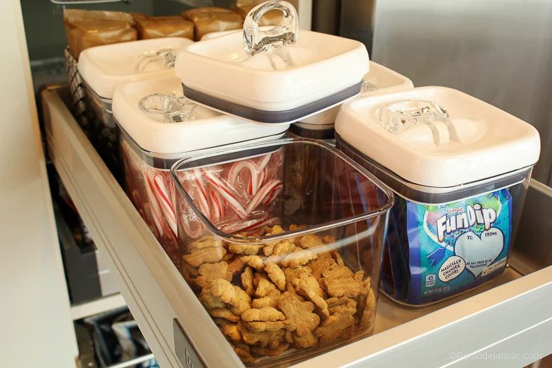 Pantry Organization | Keep all your food organized and fresh with clear containers and a little bit of organization via Bekob.com