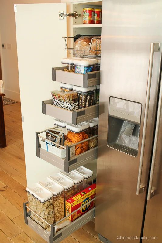 Pantry Organization | Keep all your food organized and fresh with clear containers and a little bit of organization via Bekob.com