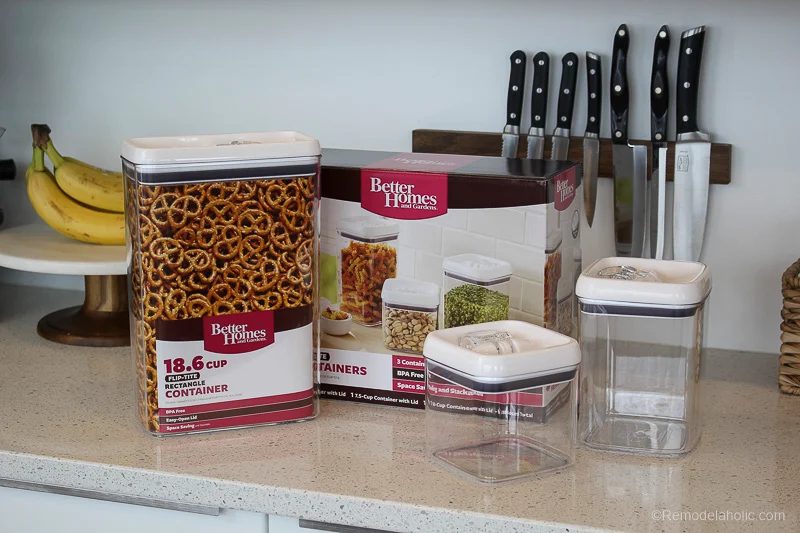 Pantry Organization | Keep all your food organized and fresh with clear containers and a little bit of organization via Bekob.com