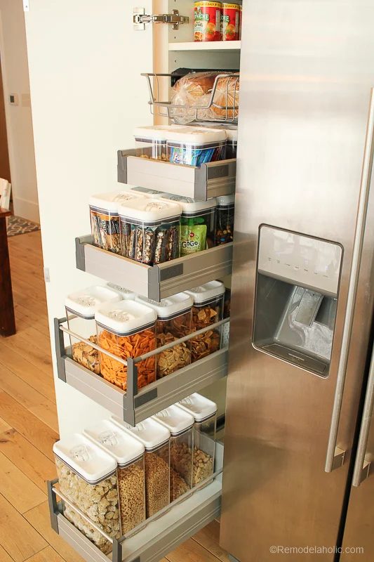 Pantry Organization | Keep all your food organized and fresh with clear containers and a little bit of organization via Bekob.com
