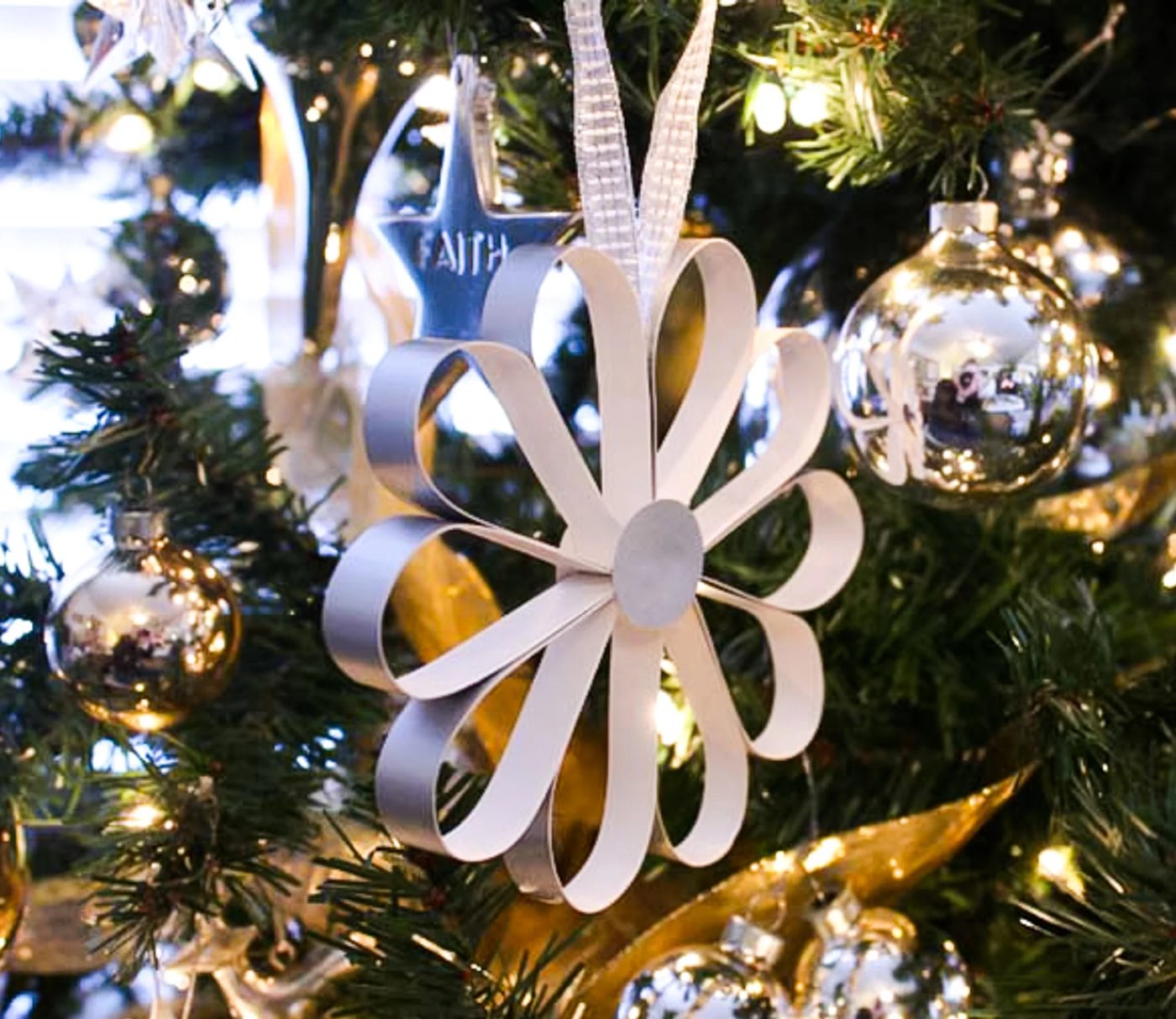 direct Paper Flower Ornament (Paper Christmas Decorations, Day 1)
