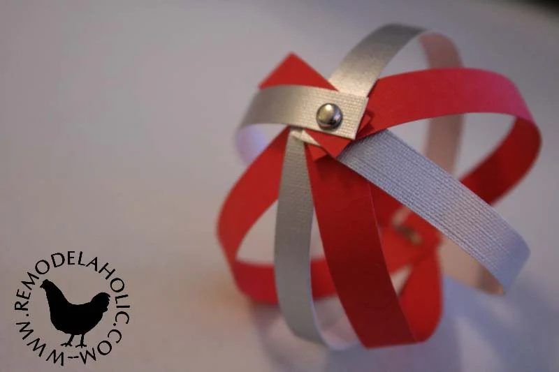 Paper Strip Sphere for an straightforward paper Christmas Decoration at Bekob.com