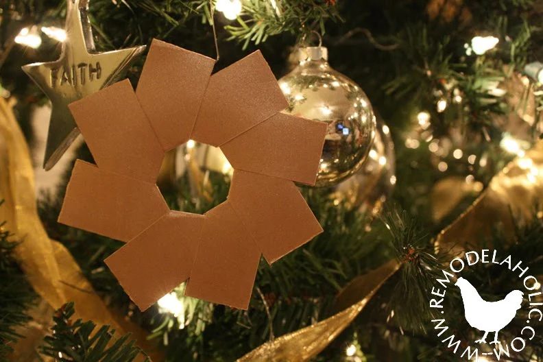 Five Golden Ring Star Ornaments made of paper for an straightforward Christmas decoration at Bekob.com
