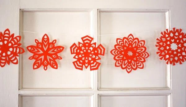 Red Paper Snowflakes Garland paper Christmas decorations at Bekob.com