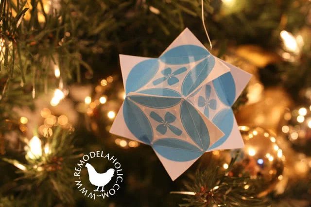 Pieced Ball or Cube Ornament for an straightforward paper decoration at Bekob.com