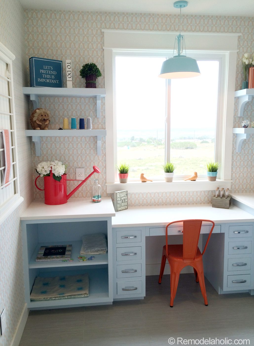 Laundry/ craft room! Wall paper!