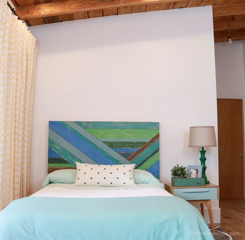 Wood Pieced Headboard Painted With Annie Sloan Chalk Paint @Bekob 9839