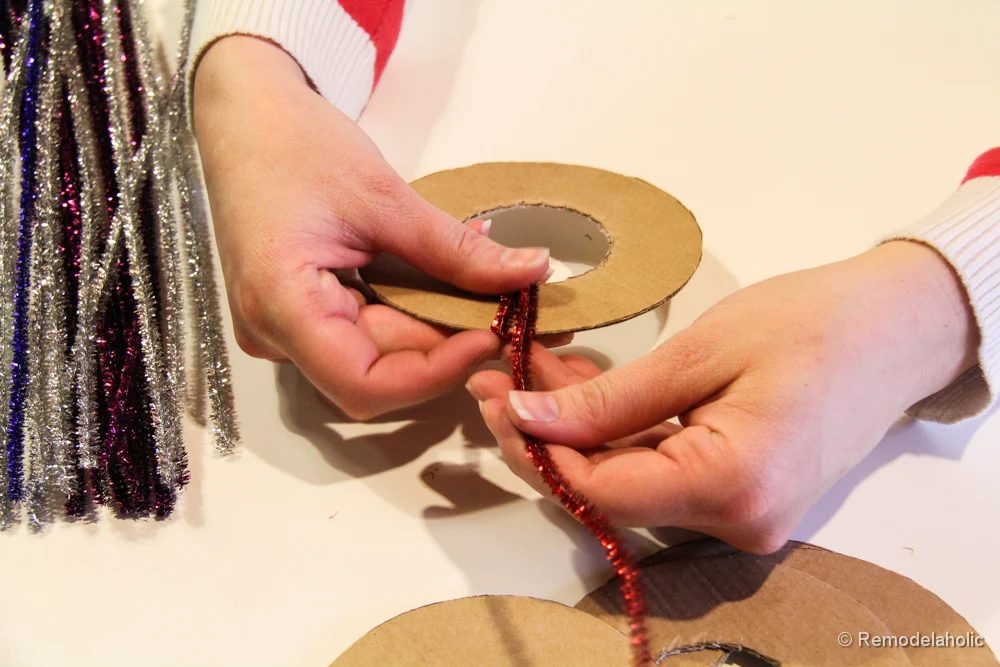 Pipe Cleaner Chirstmas Wreath ornament walkthrough-9