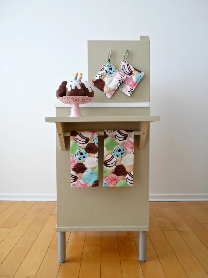 Play Kitchen From Microwave Stand (21)