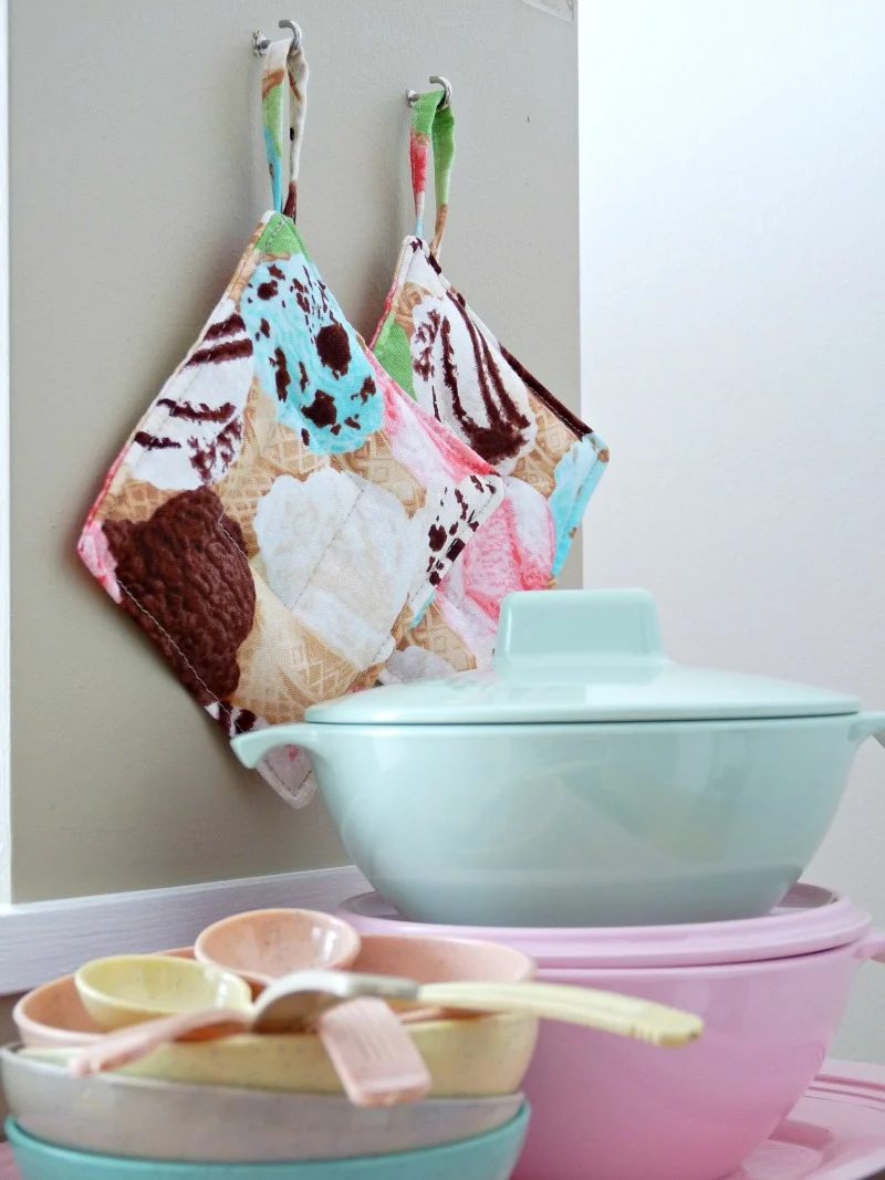 Play Kitchen From Microwave Stand (14)