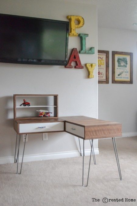 Plywood is a great material for building furniture. Get inspired with one of these 25+ strong plywood furniture Handmade Projects featured on Bekob.com